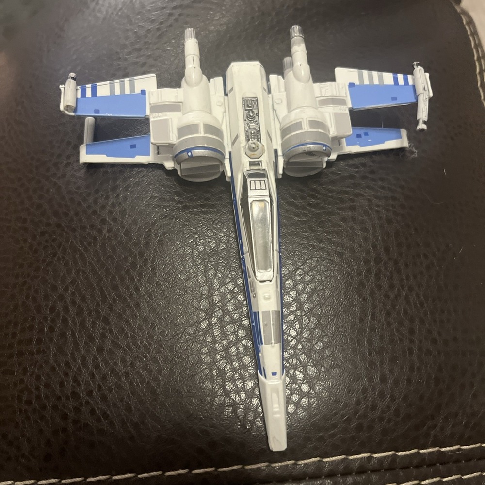 Disney Star Wars The Force Awakens Resistance X-Wing Fighter Diecast Vehicle